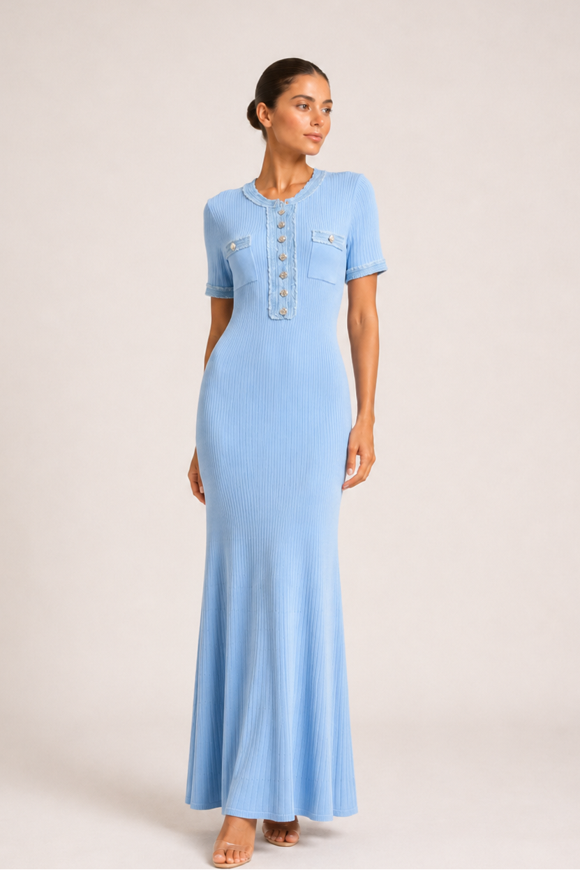 Sommerkleid mit blauen Akzenten