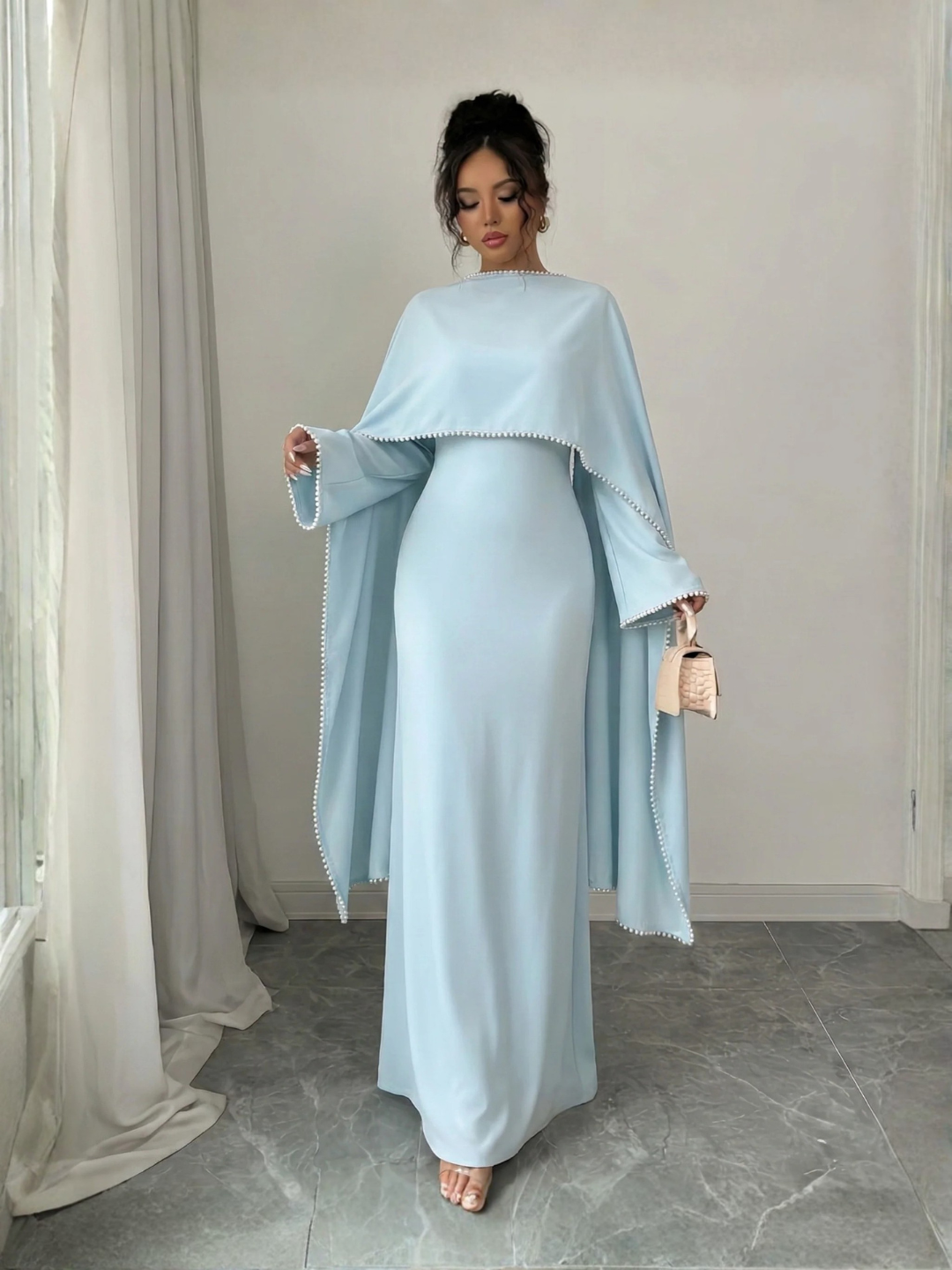 Abaya mit Perlenbesatz