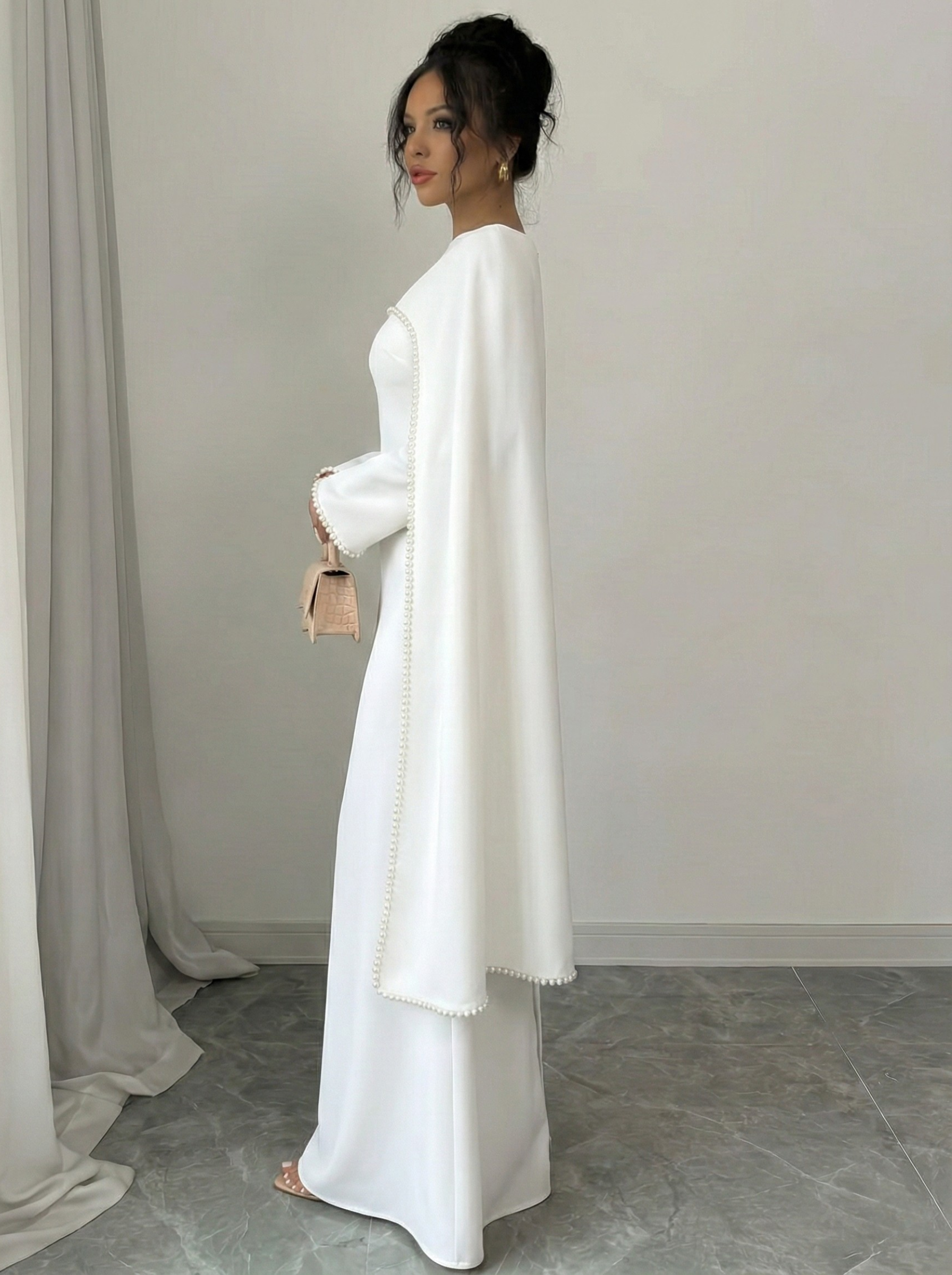 Abaya mit Perlenbesatz