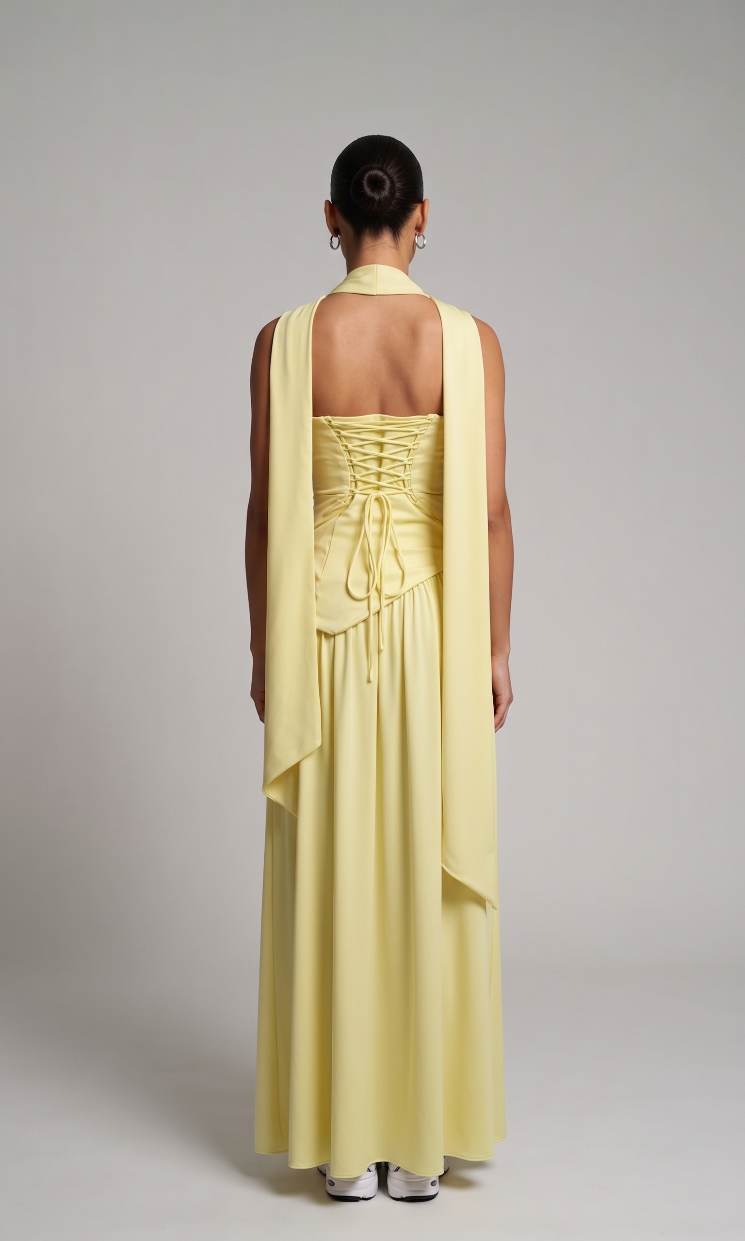Elegantes Maxikleid mit Schal